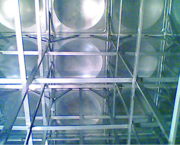 清淳供水设备_不锈钢水箱的内部清理过程